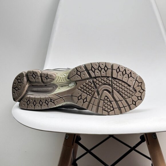 New Balance 1906 Casual Fashion Sneakers - Picture 7 of 7